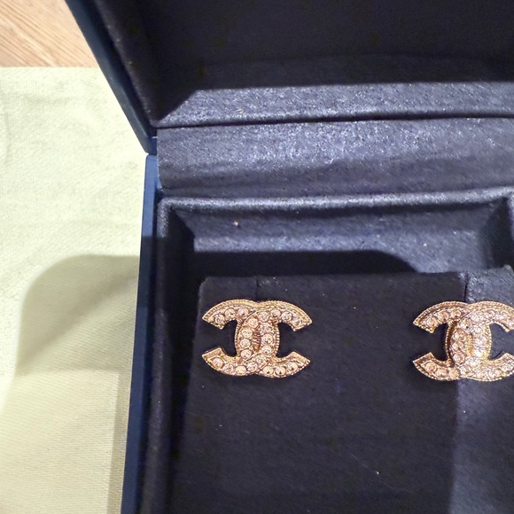 Chanel pink earrings - Picture 3 of 5